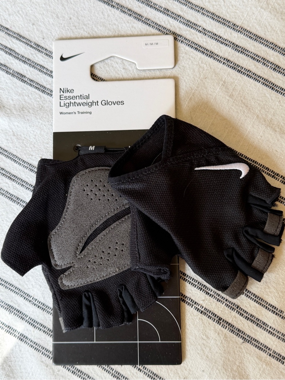 Nike Black and Gray women’s or men’s Fingerless Training Gloves-NWT